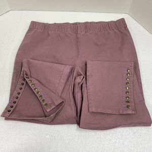 Soft Surroundings Ankle Pant Wine color with snaps at ankle Pull on denim Casual